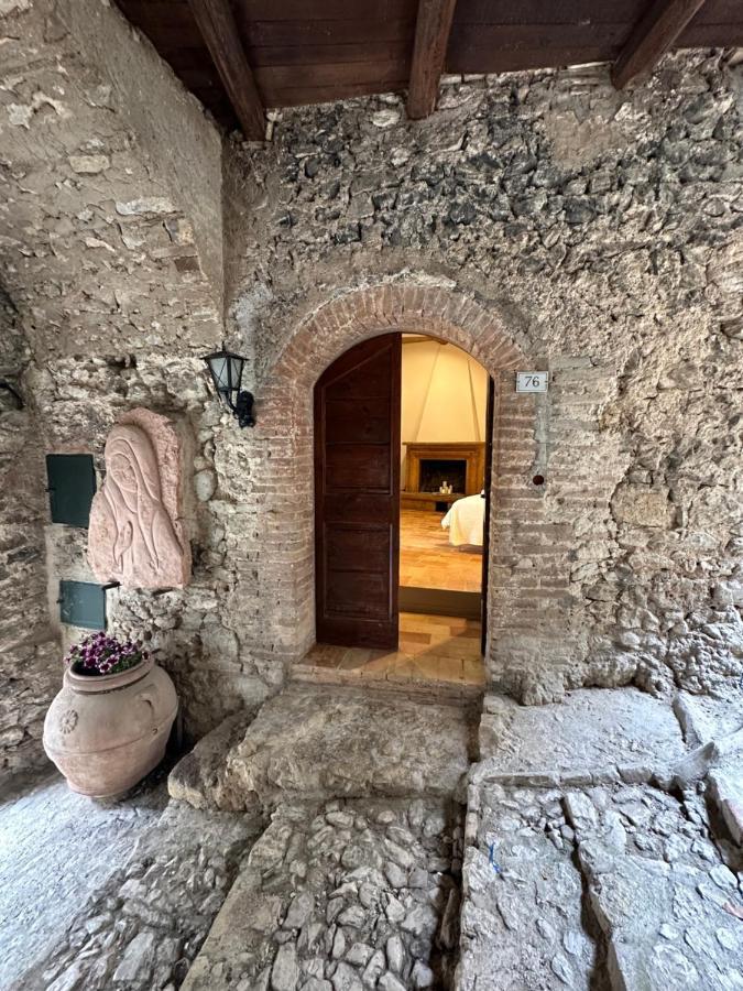 Relais Borgo Lizori Country House Campello sul Clitunno Exterior photo