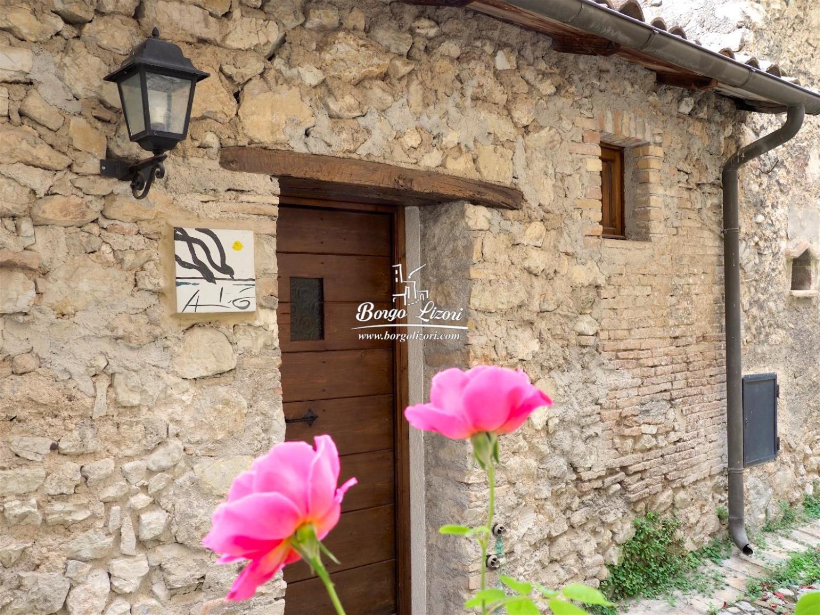 Relais Borgo Lizori Country House Campello sul Clitunno Exterior photo