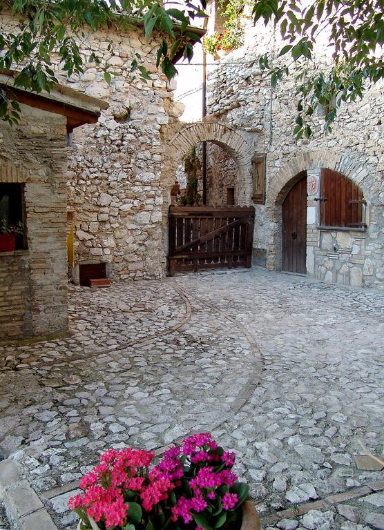 Relais Borgo Lizori Country House Campello sul Clitunno Exterior photo