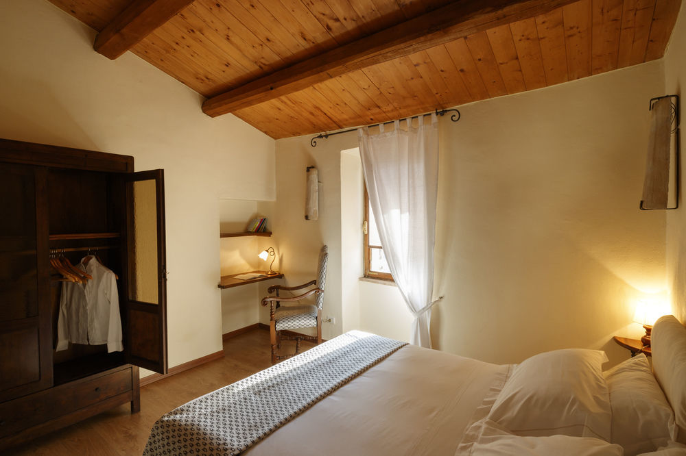 Relais Borgo Lizori Country House Campello sul Clitunno Exterior photo