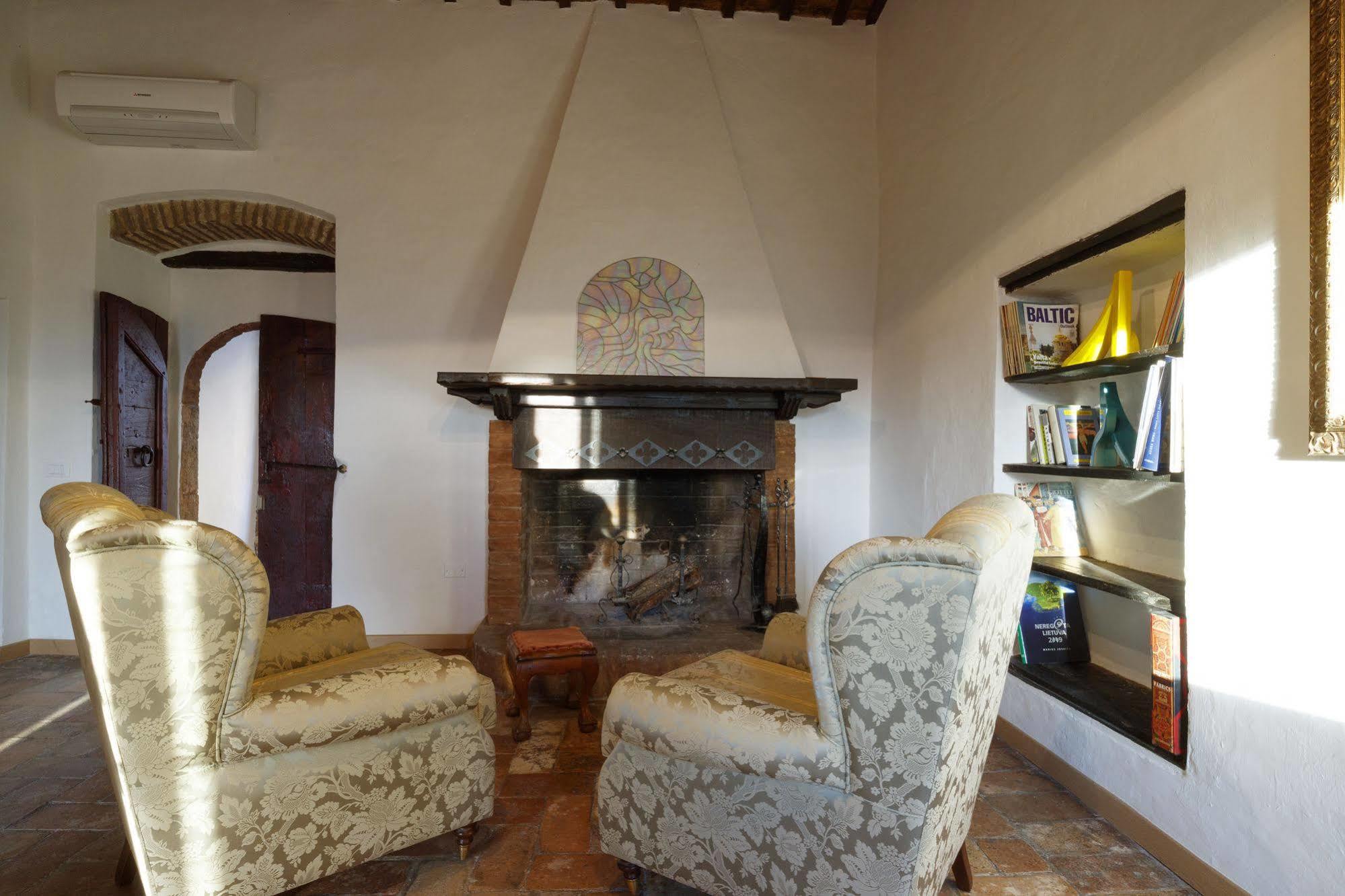 Relais Borgo Lizori Country House Campello sul Clitunno Exterior photo